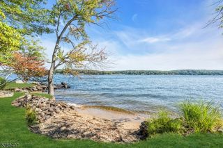 22 Ithanell Rd, Hopatcong Boro, NJ 07843
