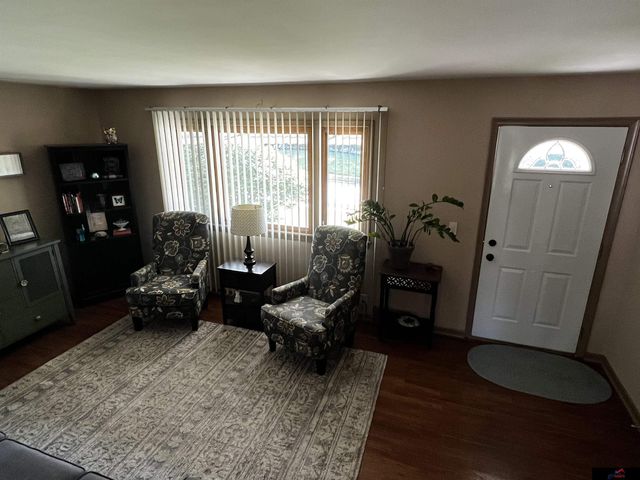 5327 N 48 Avenue, Omaha, NE 68104