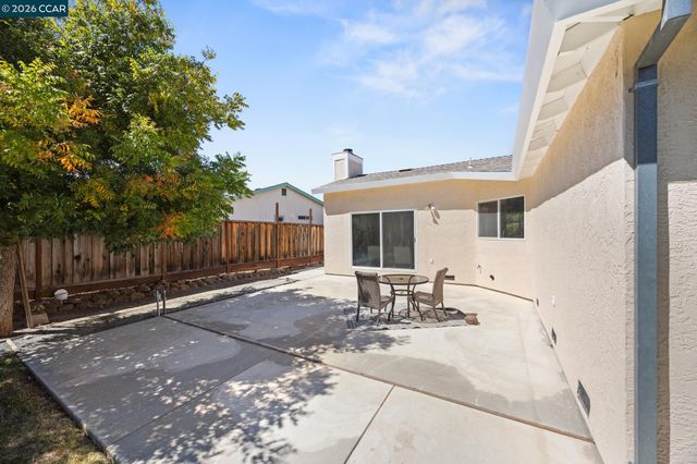 2274 Mount Whitney Dr, Pittsburg, CA 94565