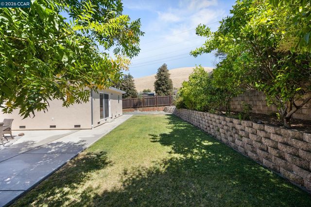 2274 Mount Whitney Dr, Pittsburg, CA 94565