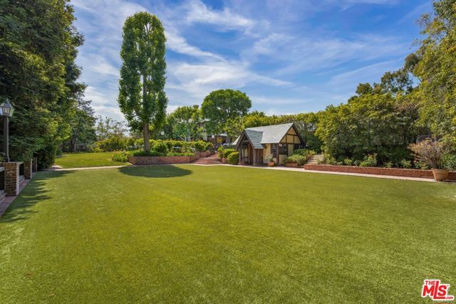 570 S Mapleton Drive, Los Angeles, CA 90024