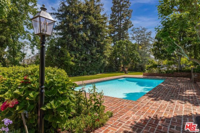 570 S Mapleton Drive, Los Angeles, CA 90024