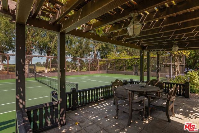 570 S Mapleton Drive, Los Angeles, CA 90024