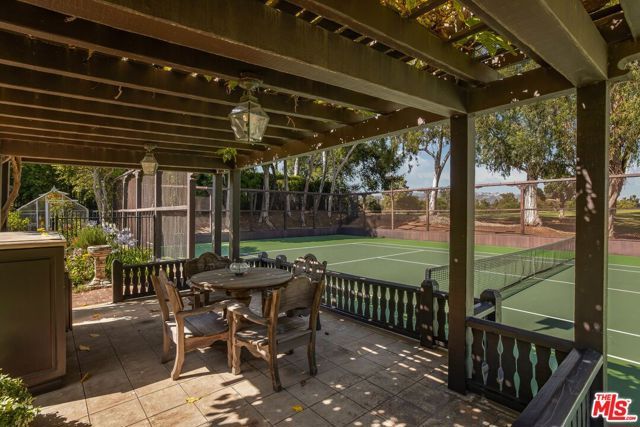 570 S Mapleton Drive, Los Angeles, CA 90024