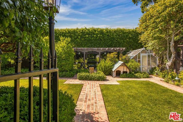 570 S Mapleton Drive, Los Angeles, CA 90024