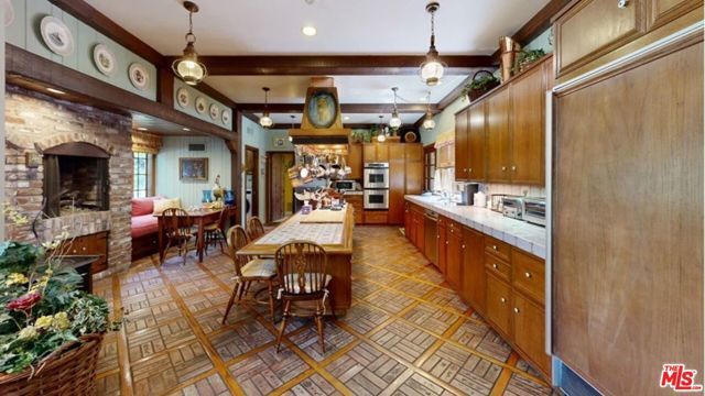 570 S Mapleton Drive, Los Angeles, CA 90024