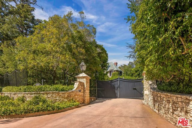 570 S Mapleton Drive, Los Angeles, CA 90024