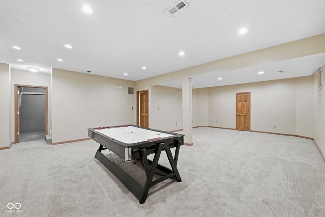 10236 Bent Tree Lane, Fishers, IN 46037