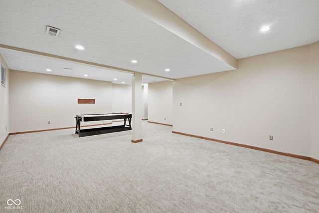 10236 Bent Tree Lane, Fishers, IN 46037