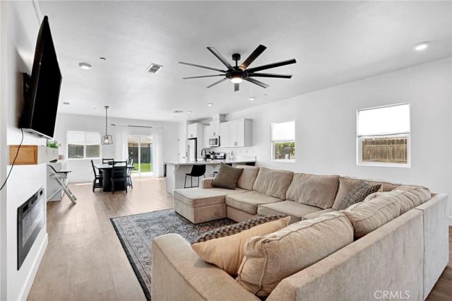 1386 Shoreside, Madera, CA 93637