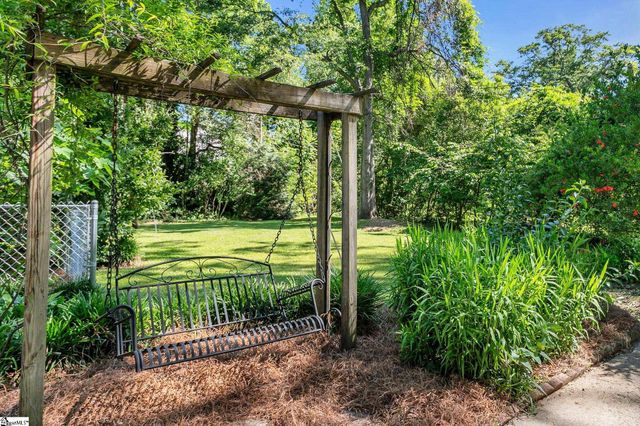 203 Hickory Lane, Mauldin, SC 29662