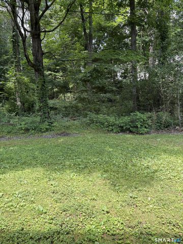 559 Swanson Crescent 559, Milford, CT 06461