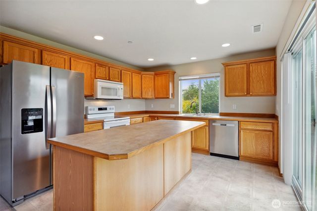 2048 Jensen Avenue, Dupont, WA 98327