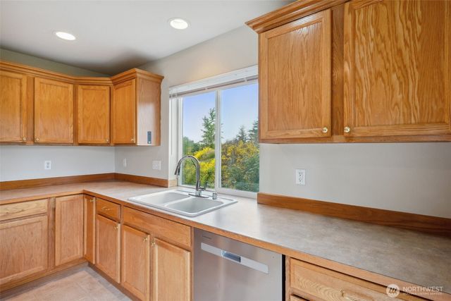 2048 Jensen Avenue, Dupont, WA 98327