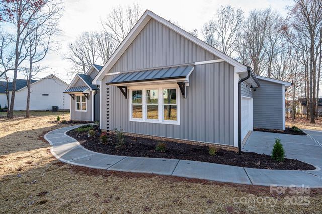 1928 Friendly Lane, Newton, NC 28658