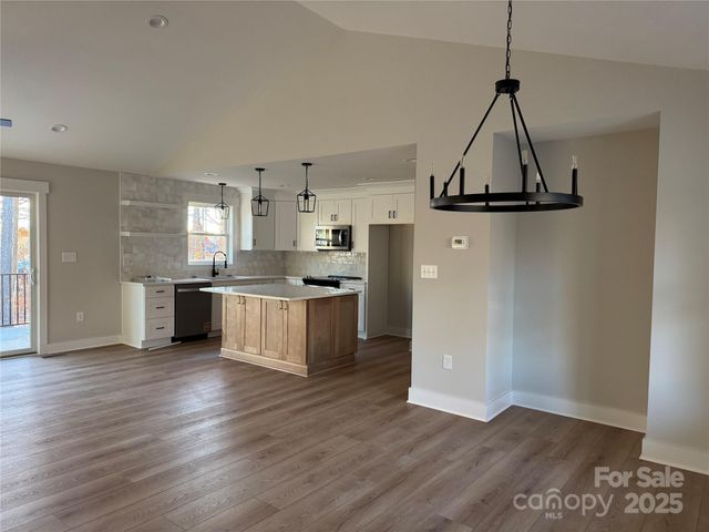 1928 Friendly Lane, Newton, NC 28658