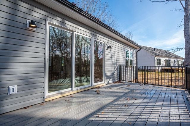 1928 Friendly Lane, Newton, NC 28658