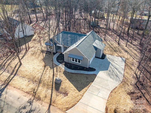 1928 Friendly Lane, Newton, NC 28658