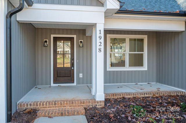 1928 Friendly Lane, Newton, NC 28658