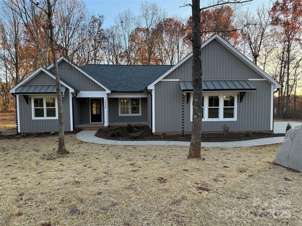 1928 Friendly Lane, Newton, NC 28658