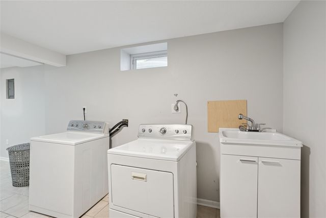 912 Titus Avenue, Des Moines, IA 50315