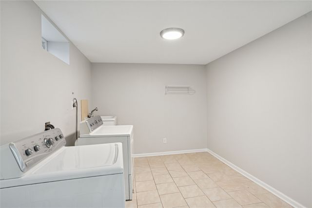 912 Titus Avenue, Des Moines, IA 50315