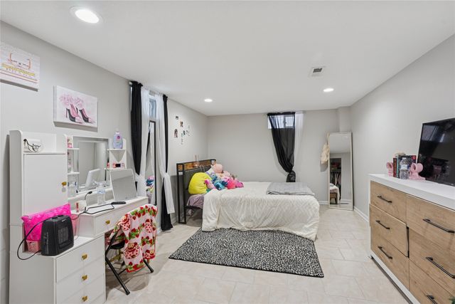 912 Titus Avenue, Des Moines, IA 50315