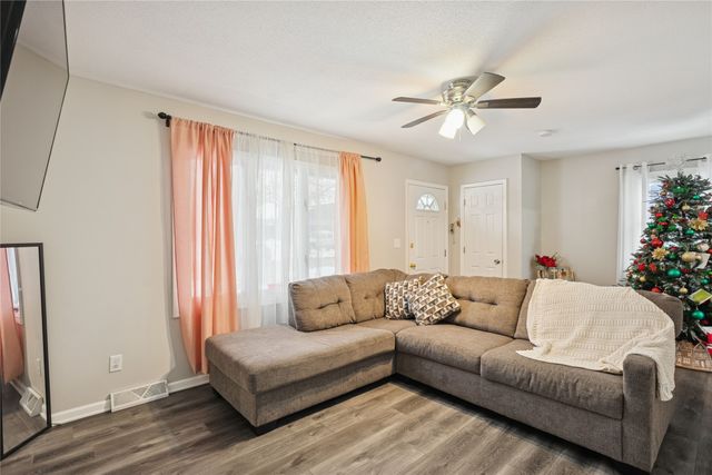 912 Titus Avenue, Des Moines, IA 50315