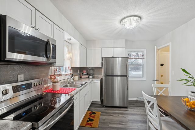 912 Titus Avenue, Des Moines, IA 50315