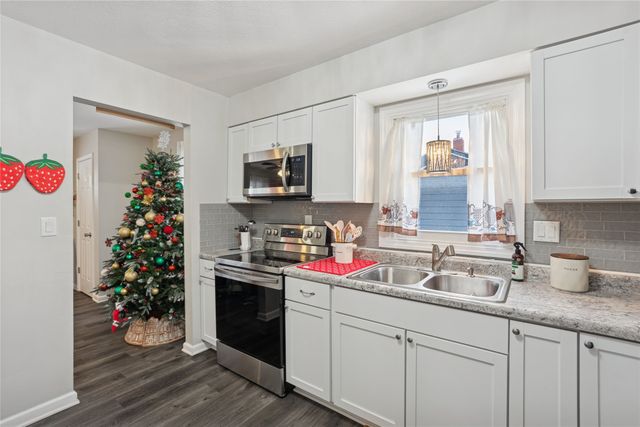 912 Titus Avenue, Des Moines, IA 50315