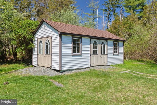 2039 BETHESDA CHURCH RD, East Greenville, PA 18041