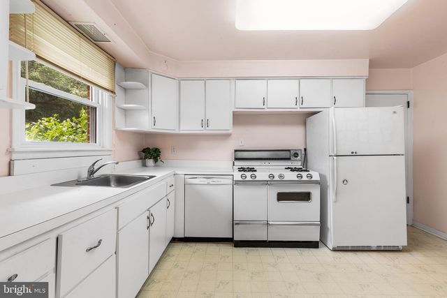 333 CANDLEWOOD RD, Broomall, PA 19008