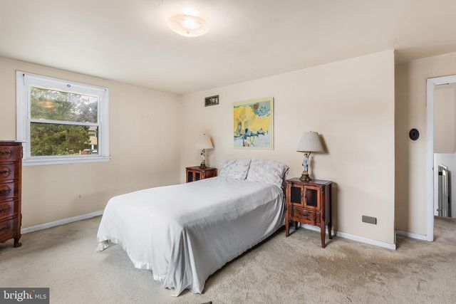 333 CANDLEWOOD RD, Broomall, PA 19008