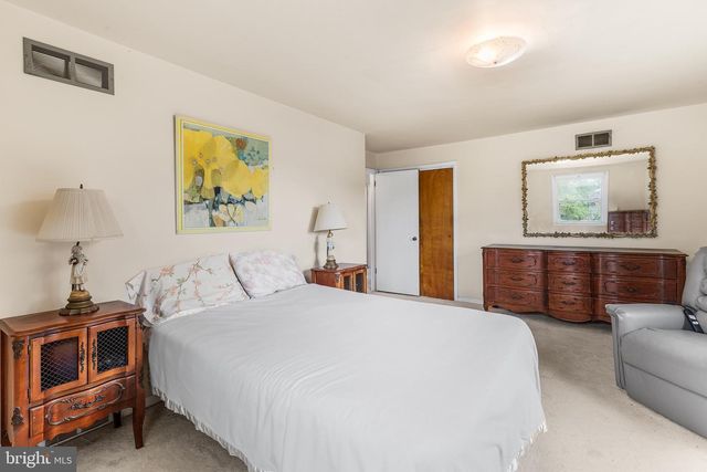 333 CANDLEWOOD RD, Broomall, PA 19008