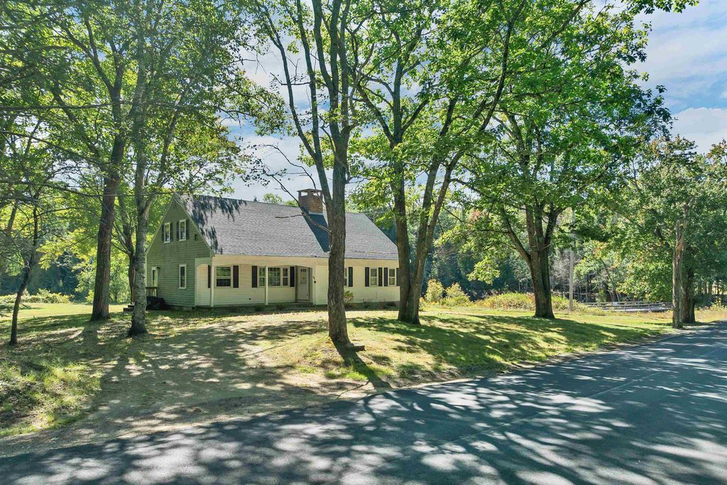 27 New Road, Tuftonboro, NH 03816