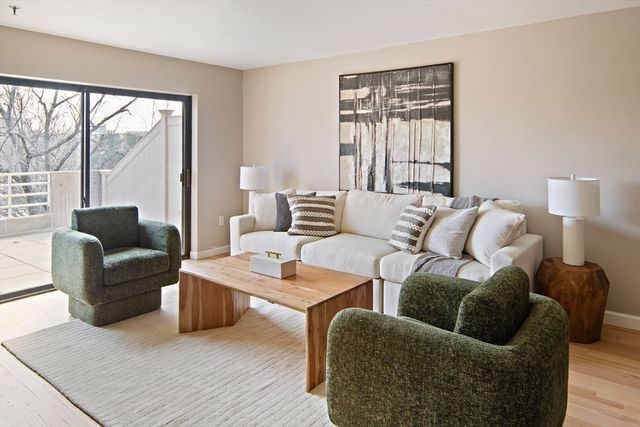 199 Coolidge Ave 114, Watertown, MA 02472