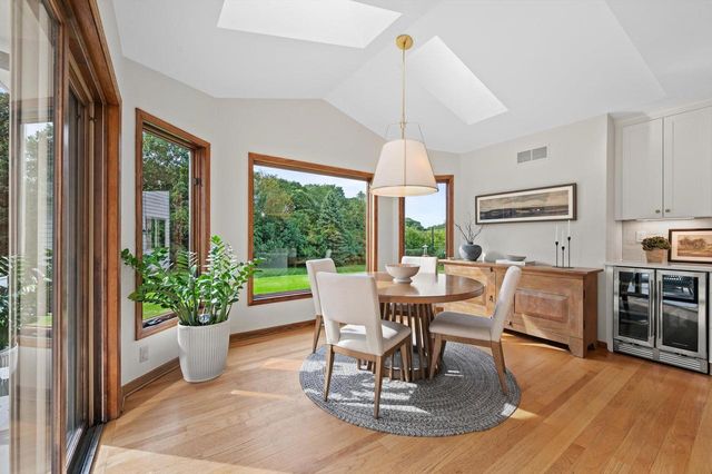 W308N1801 Westlake CIRCLE, Delafield, WI 53018