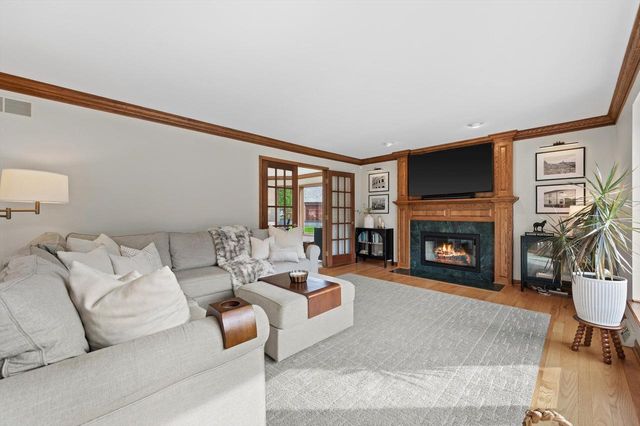 W308N1801 Westlake CIRCLE, Delafield, WI 53018