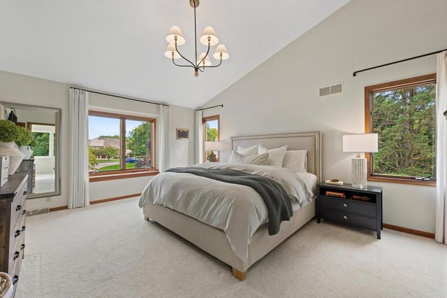 W308N1801 Westlake CIRCLE, Delafield, WI 53018