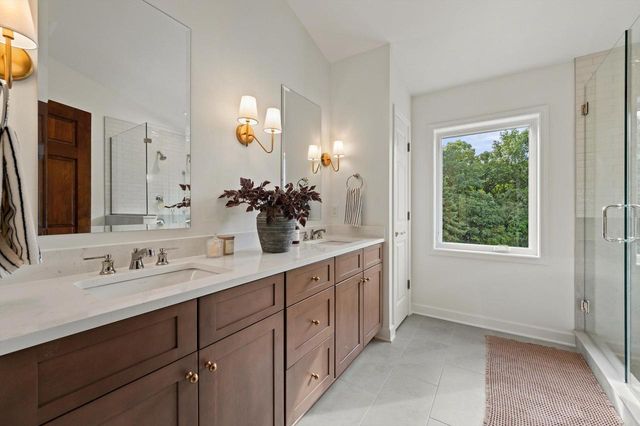 W308N1801 Westlake CIRCLE, Delafield, WI 53018