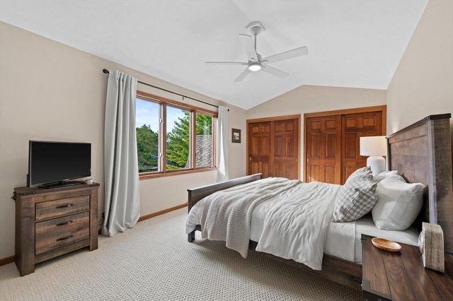 W308N1801 Westlake CIRCLE, Delafield, WI 53018