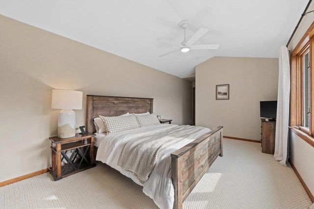 W308N1801 Westlake CIRCLE, Delafield, WI 53018