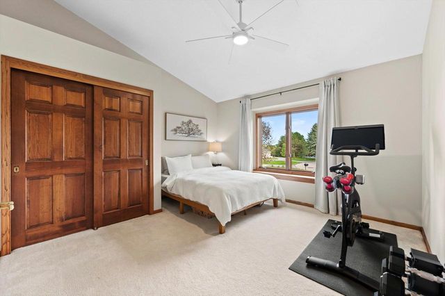 W308N1801 Westlake CIRCLE, Delafield, WI 53018
