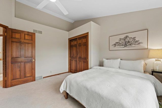 W308N1801 Westlake CIRCLE, Delafield, WI 53018