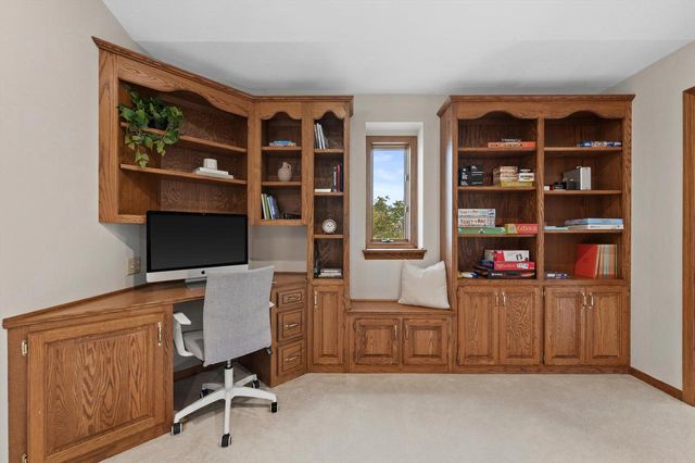 W308N1801 Westlake CIRCLE, Delafield, WI 53018