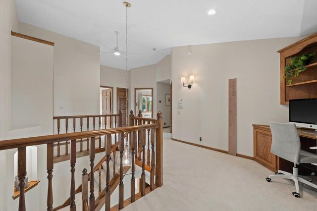 W308N1801 Westlake CIRCLE, Delafield, WI 53018