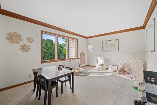 W308N1801 Westlake CIRCLE, Delafield, WI 53018