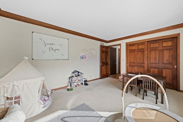 W308N1801 Westlake CIRCLE, Delafield, WI 53018