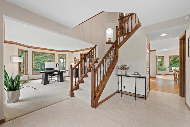 W308N1801 Westlake CIRCLE, Delafield, WI 53018