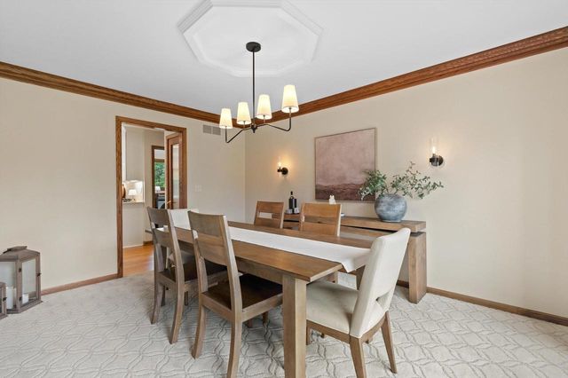 W308N1801 Westlake CIRCLE, Delafield, WI 53018